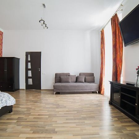 Central Studio Bnb Brasov Bagian luar foto