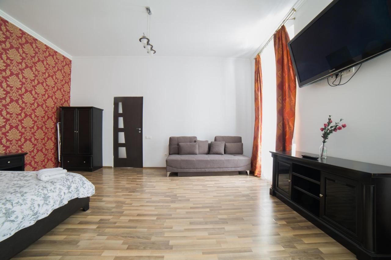 Central Studio Bnb Brasov Bagian luar foto