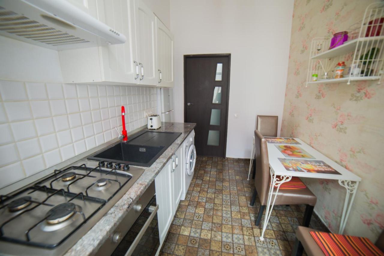Central Studio Bnb Brasov Bagian luar foto