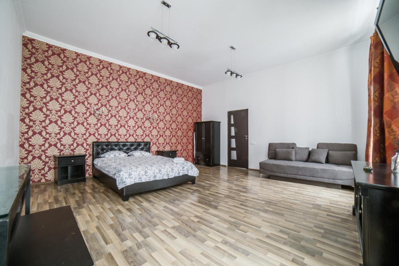 Central Studio Bnb Brasov Bagian luar foto