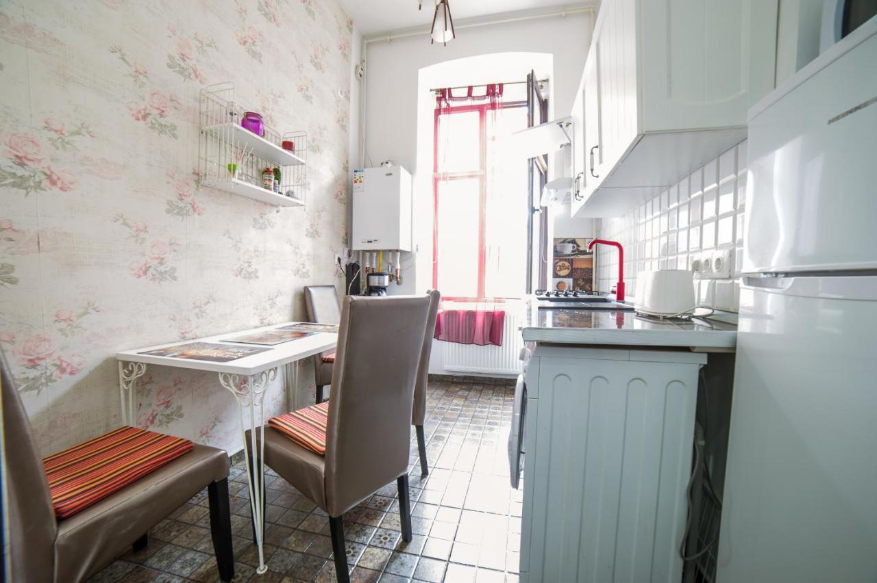 Central Studio Bnb Brasov Bagian luar foto