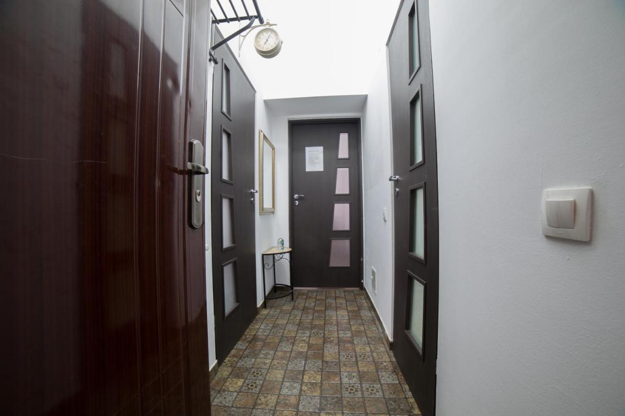 Central Studio Bnb Brasov Bagian luar foto